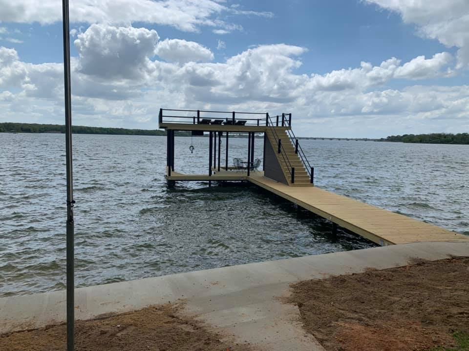 274596261_467897728200689_2637018611522971371_n Custom deck on the water