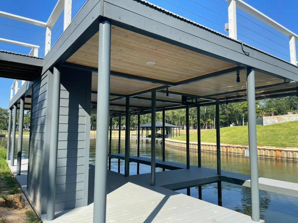 275055457_467719708218491_3858891917415057918_n Side view of double decker dock with lighting pictured