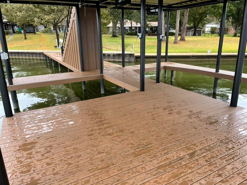 275063571_467714164885712_5190890490822631210_n Deck pictured facing the land with wet floors